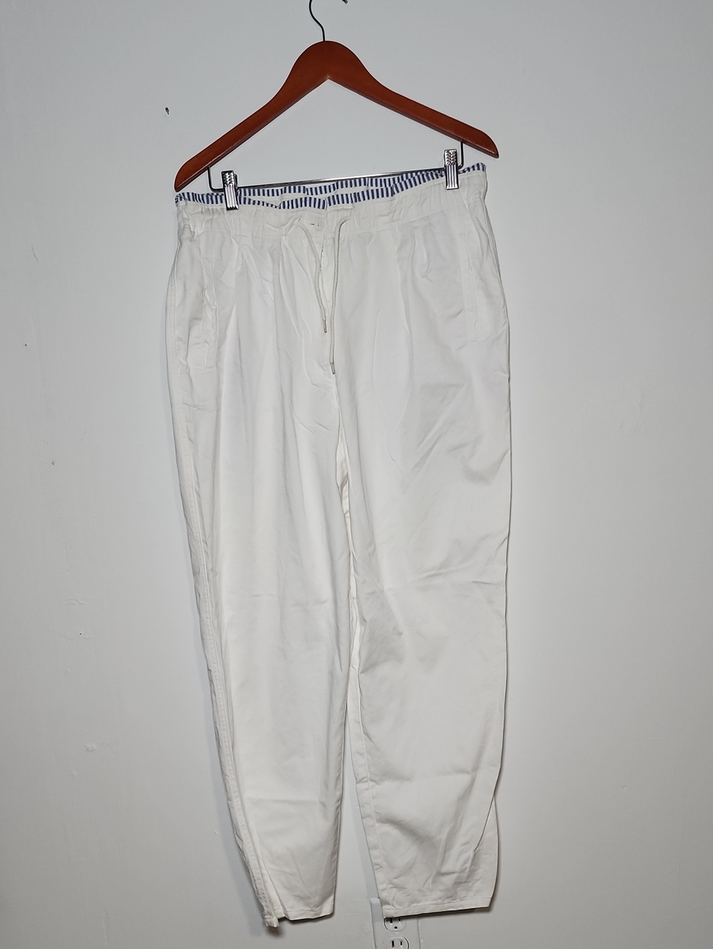 Izod Men's White Drawstring Jogger Pants